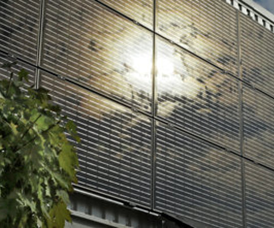 Photovoltaikanlage Gebäude Baum