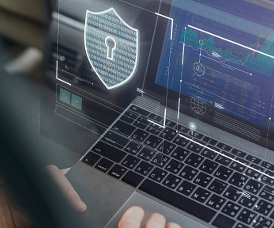 Laptop Schloss Sicherheit Datenschutz DSGVO Haftung